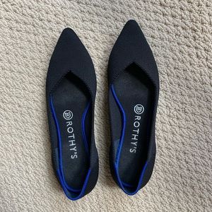 Rothys pointed toe flats!